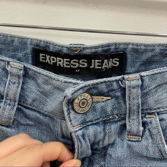 Express Denim Raw Hem Cuffed Shorts Light Wash 2 - Picture 4 of 6